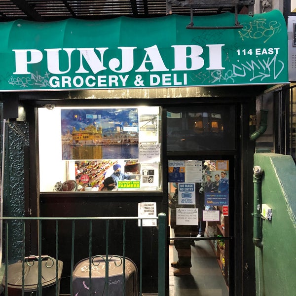Foto tomada en Punjabi Grocery &amp; Deli  por S. O. el 1/31/2021