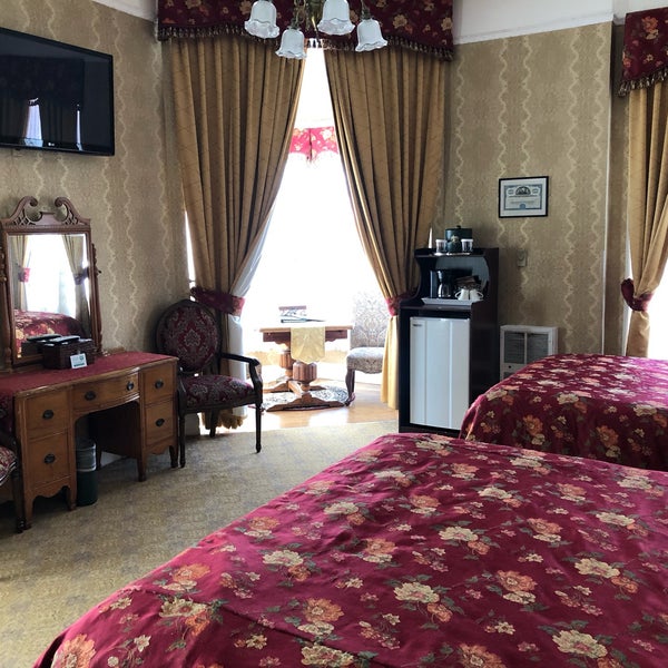 Foto tirada no(a) Queen Anne Hotel por S. O. em 5/8/2019