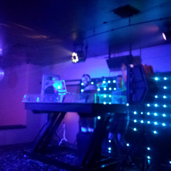 Photo prise au 1202 Nightclub par Jason E. le7/15/2013