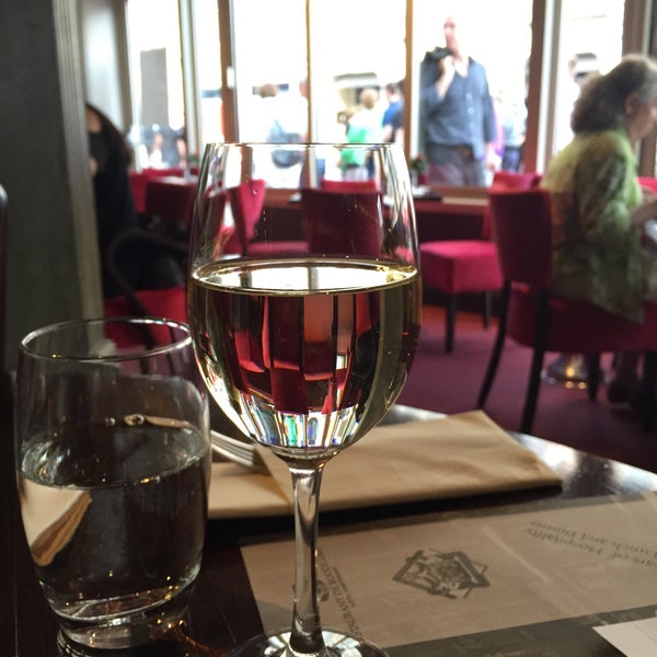 6/26/2015 tarihinde Dmitri S.ziyaretçi tarafından Restaurant De Roode Leeuw'de çekilen fotoğraf