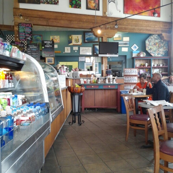 10/3/2013 tarihinde Natalie M.ziyaretçi tarafından Tanner&#39;s Coffee Co'de çekilen fotoğraf