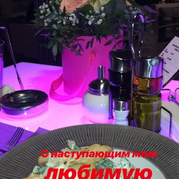 Foto diambil di Ресторан и караоке АНГЕЛЫ oleh Vera pada 3/24/2019