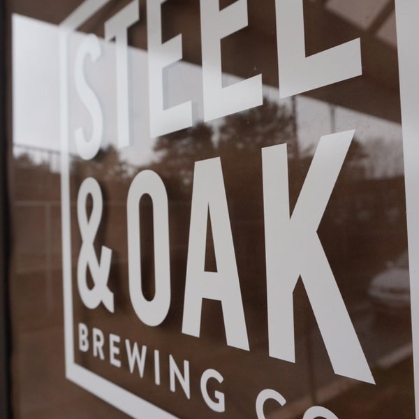 Снимок сделан в Steel &amp; Oak Brewing Co. пользователем Jorden F. 2/18/2014