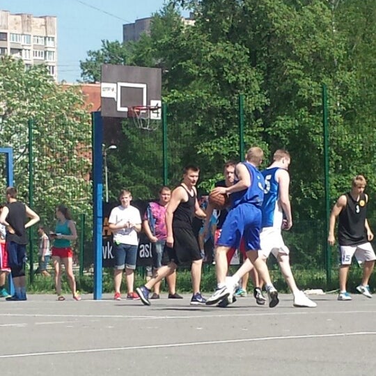 Баскетбольные площадки спб на улице карта