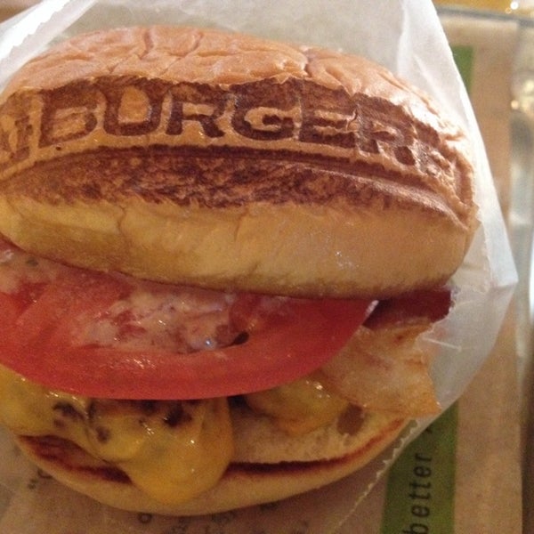 Photo taken at BurgerFi by Viviana V. on 1/14/2014