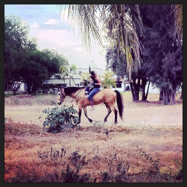 3/26/2014 tarihinde Brianda R.ziyaretçi tarafından Rancho La Pitaya'de çekilen fotoğraf