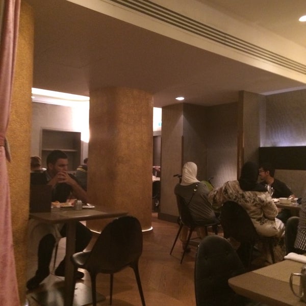 4/25/2014 tarihinde Merih Y.ziyaretçi tarafından Roses Restaurant'de çekilen fotoğraf