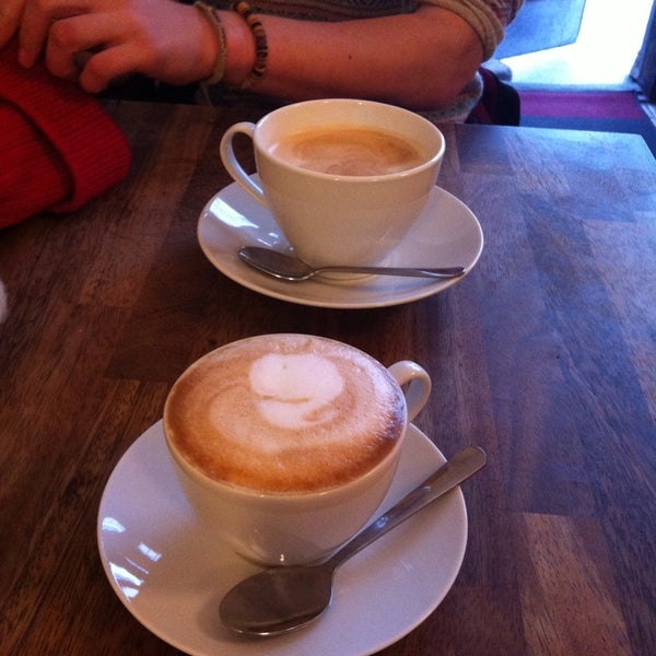 Foto tirada no(a) Latte Cafe por Maj J. em 11/16/2013
