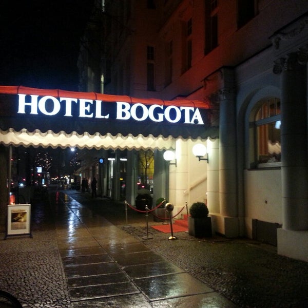 Das Foto wurde bei Hotel Bogotá von L R. am 11/27/2013 aufgenommen