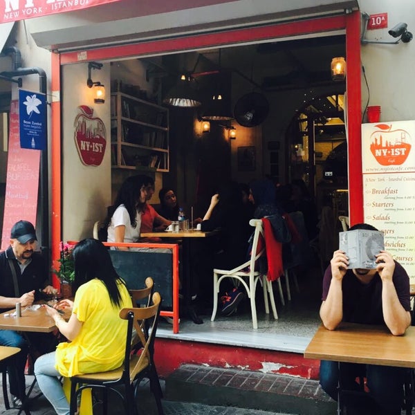 5/25/2016 tarihinde Batu Ö.ziyaretçi tarafından NY-IST Cafe'de çekilen fotoğraf