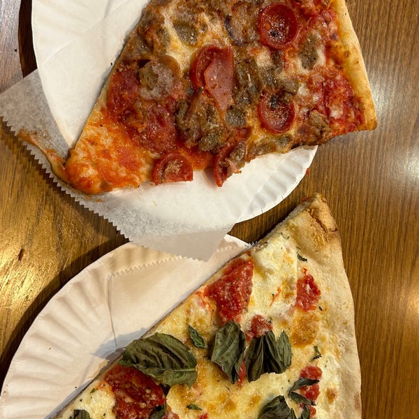 Foto tirada no(a) New York Pizza Suprema por Kimurat59 em 9/23/2023