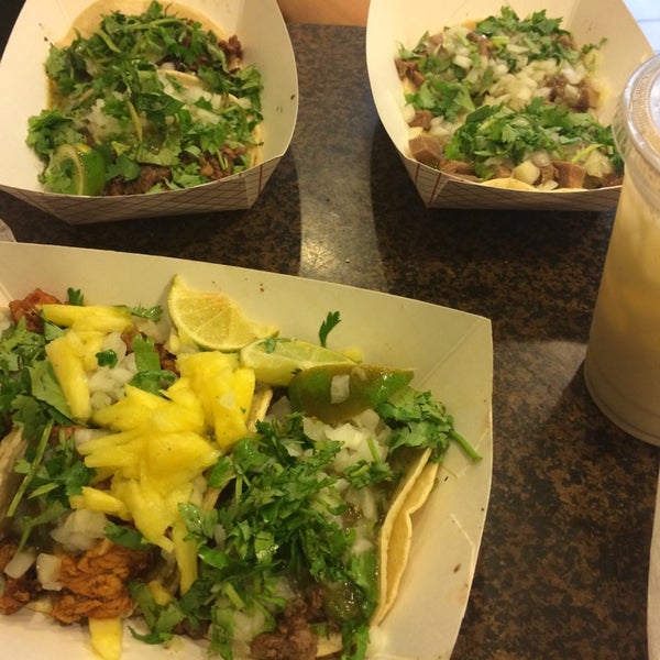 รูปภาพถ่ายที่ Los Agaves Mexican Street Food โดย Shelah Anne &quot;Marina&quot; W. เมื่อ 8/29/2014