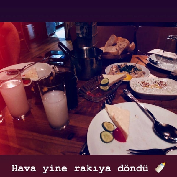 รูปภาพถ่ายที่ Selimiye Park Restaurant โดย Gamze เมื่อ 9/1/2018
