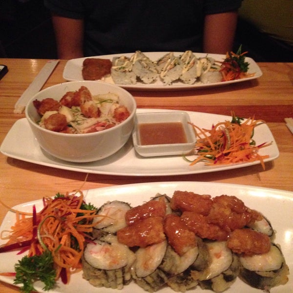 Foto scattata a Sushi &amp; Cebiches da Claretny C. il 10/28/2015