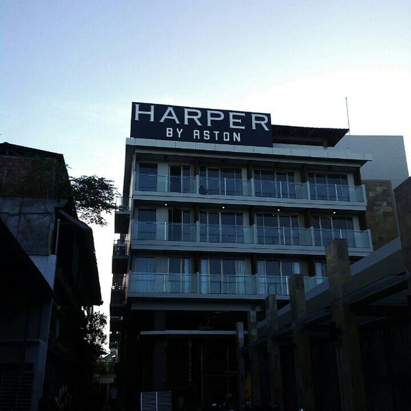 รูปภาพถ่ายที่ Harper Kuta Hotel โดย Dona A. เมื่อ 7/28/2013
