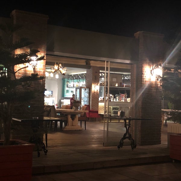 Photo taken at Denizatı Restaurant &amp; Bar by M_KOÇAK_ on 8/11/2019