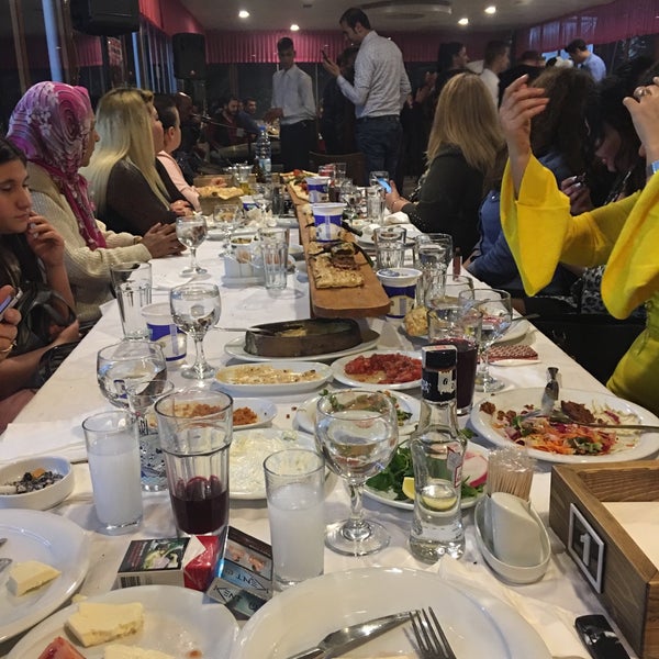Foto tirada no(a) Kolcuoğlu Restaurant por Müge E. em 2/27/2018