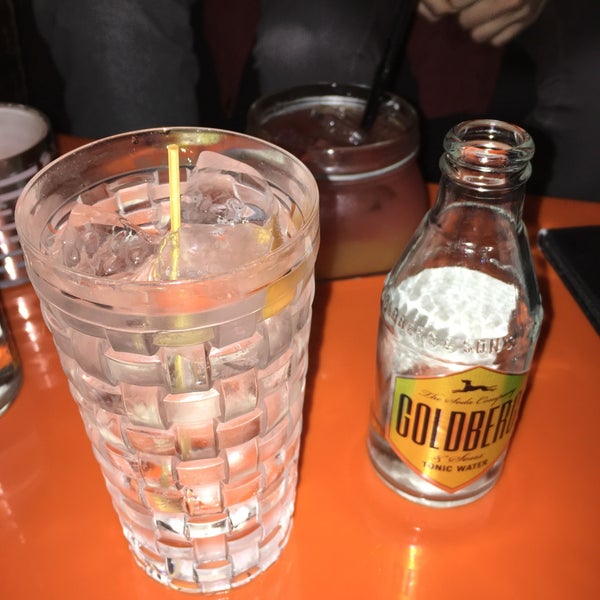 Foto tirada no(a) Gin Chilla Bar por Steve M. em 1/27/2018