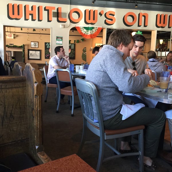 Foto tirada no(a) Whitlow&#39;s on Wilson por George J. em 3/16/2019