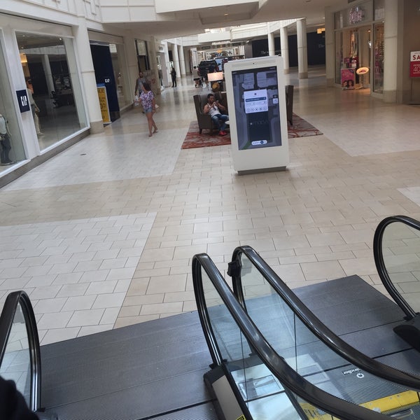 Apple Danbury Fair Mall 38 tips from 2528 visitors