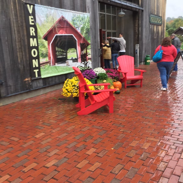 Foto diambil di Vermont Welcome Center oleh George J. pada 10/13/2018