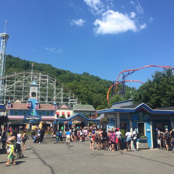 Photo taken at Lake Compounce by Osmar F. on 7/23/2016