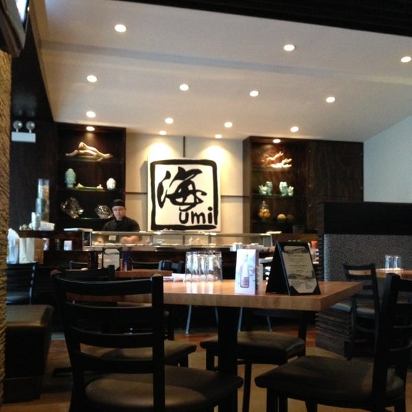 Foto scattata a Umi Japanese Restaurant da Rob H. il 4/14/2014