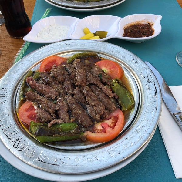 Das Foto wurde bei Tiritcizade Restoran Konya Mutfağı von Oya Ö. am 10/11/2021 aufgenommen