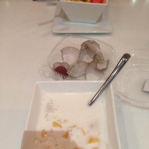 รูปภาพถ่ายที่ Dessert Kitchen 糖潮 โดย Christy L. เมื่อ 3/9/2014