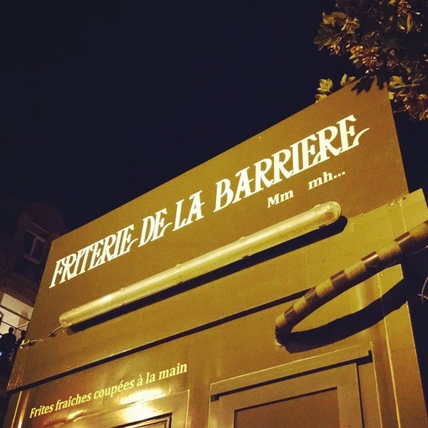 Das Foto wurde bei Friterie de la Barrière von Diable R. am 9/27/2014 aufgenommen