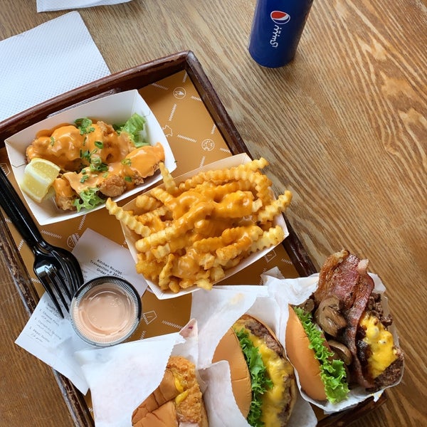 Foto diambil di South West ( Burger &amp; Fries ) oleh ALHANOUF ☕. pada 2/10/2020