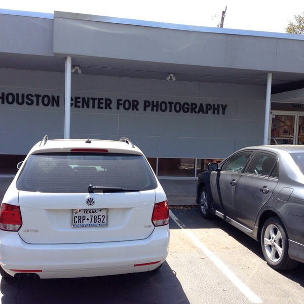 Photo taken at Houston Center for Photography by Belal K. on 3/21/2014