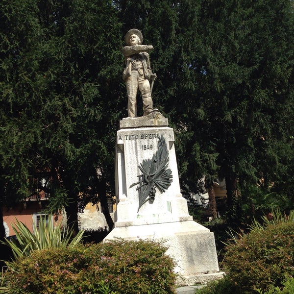 Piazzetta Tito Speri Piazza