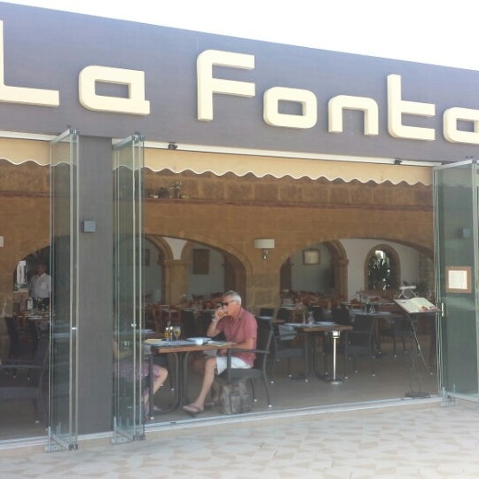 Photo taken at Restaurante La Fontana by www.javeaturistica.com on 10/28/2013