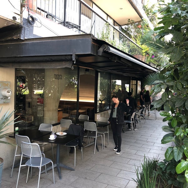 10/31/2021 tarihinde Jon K.ziyaretçi tarafından Buna - Café Rico'de çekilen fotoğraf