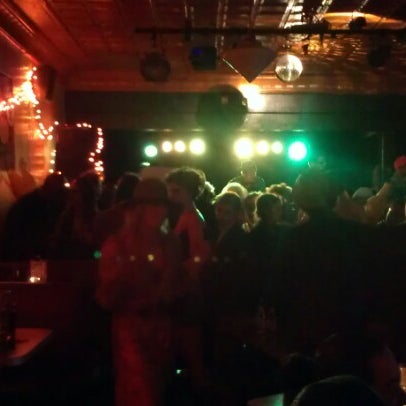 Foto tirada no(a) Billy&#39;s Lounge por BouncesWhenWalks em 11/1/2012