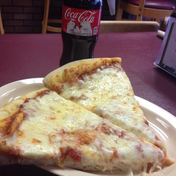 Снимок сделан в Wa-Pa-Ghetti&#39;s Pizza пользователем John Z. 11/25/2013