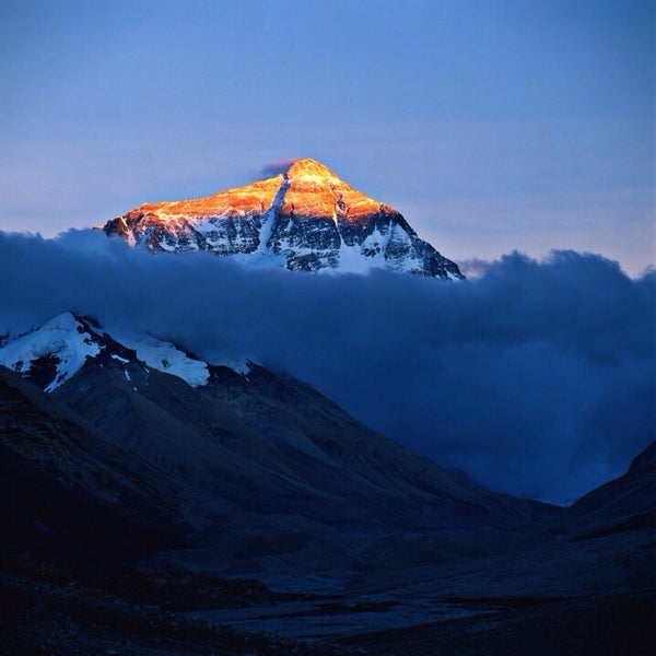 Foto tirada no(a) Mount Everest | Sagarmāthā | सगरमाथा | ཇོ་མོ་གླང་མ | 珠穆朗玛峰 por Игорь Н. em 5/27/2014