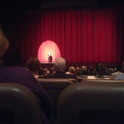 Foto diambil di Tulsa Performing Arts Center oleh Valerie W. pada 10/14/2012