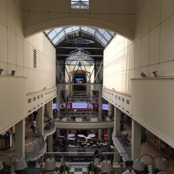 รูปภาพถ่ายที่ Atrium Mall โดย Inaluyk G. เมื่อ 7/9/2015