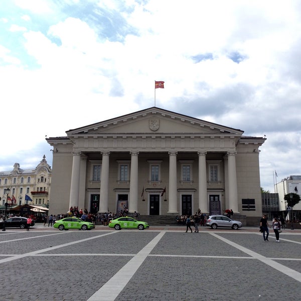 7/28/2015 tarihinde Nic M.ziyaretçi tarafından Vilniaus rotušė | Town Hall'de çekilen fotoğraf