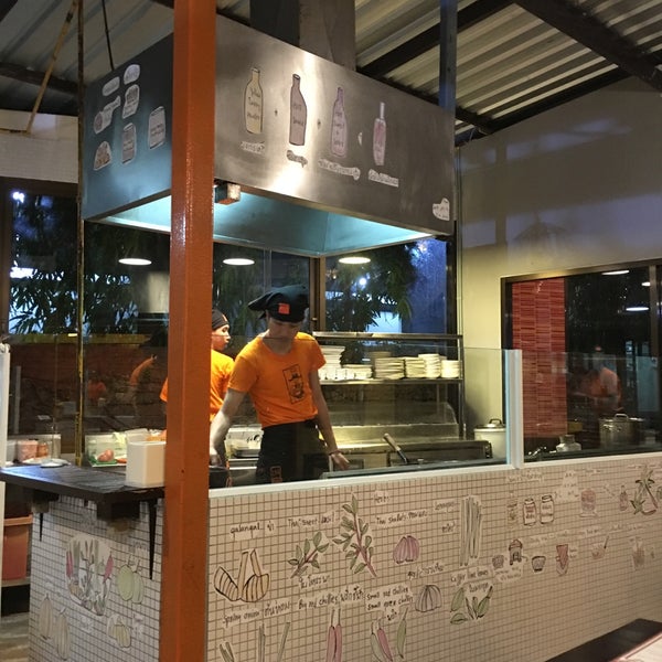 Foto scattata a Pum Thai Restaurant &amp; Cooking School da Freddy x. il 12/21/2015