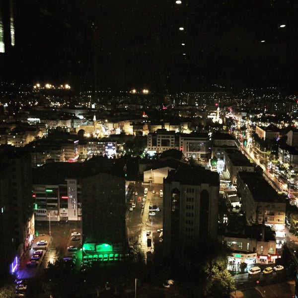 Foto scattata a Radisson Blu Hotel, Roof Restaurant da Rıdvan B. il 12/5/2016