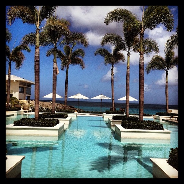 Foto tirada no(a) Four Seasons Resort and Residences Anguilla por Billy H. em 4/2/2013