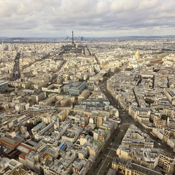 Foto tirada no(a) Observatório panorâmico da Tour Montparnasse por Rachel G. em 2/24/2024