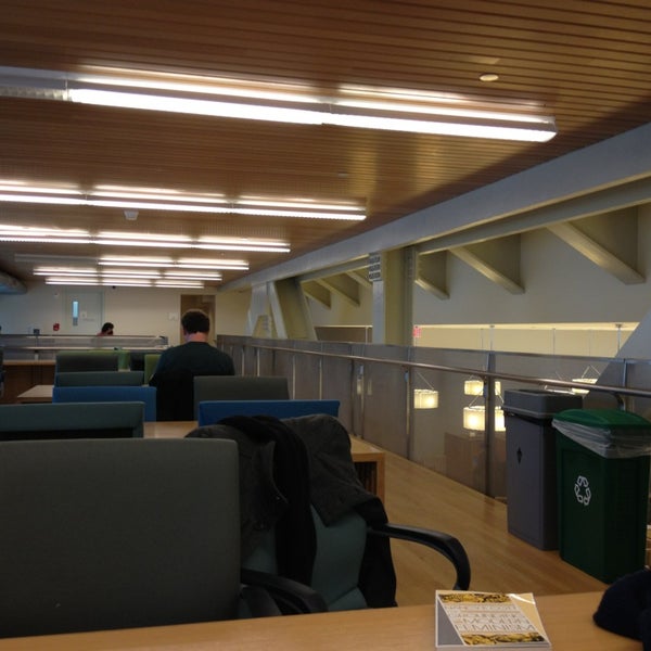 Foto tomada en Science &amp; Engineering Library  por Manuel B. el 2/27/2013