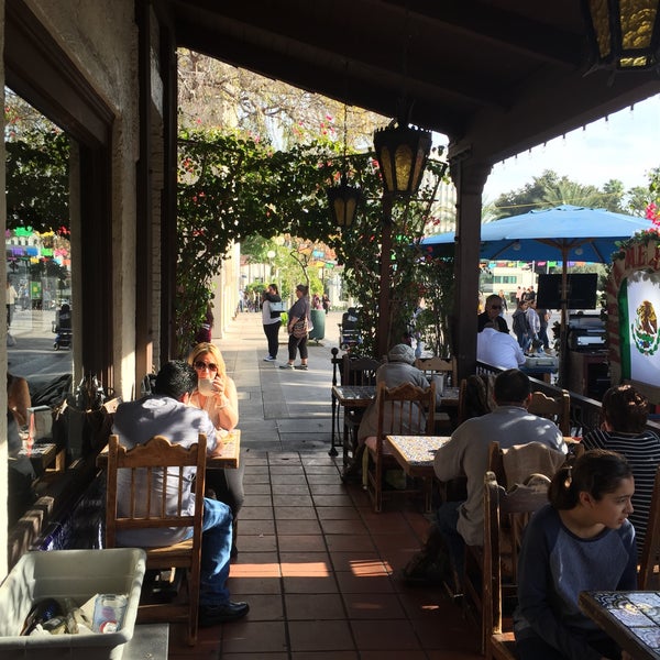 1/4/2015 tarihinde Kevin K.ziyaretçi tarafından La Luz Del Dia Restaurant'de çekilen fotoğraf