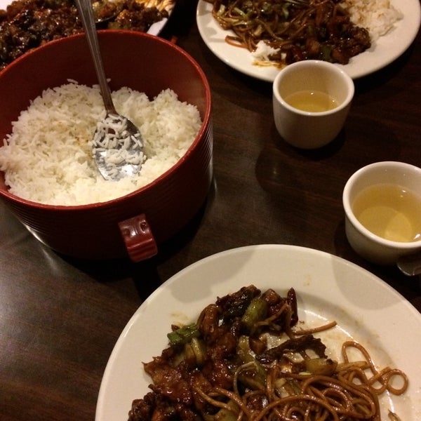 Foto scattata a Chen&#39;s Chinese Restaurant da Nick F. il 10/13/2014