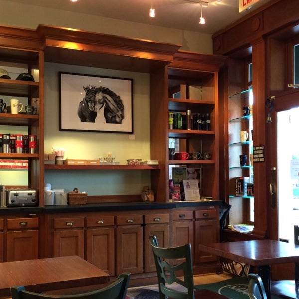 5/31/2014 tarihinde John F.ziyaretçi tarafından Greenberry&#39;s Coffee &amp; Tea'de çekilen fotoğraf