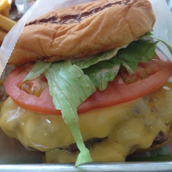 Das Foto wurde bei BurgerFi von Burger B. am 7/1/2014 aufgenommen